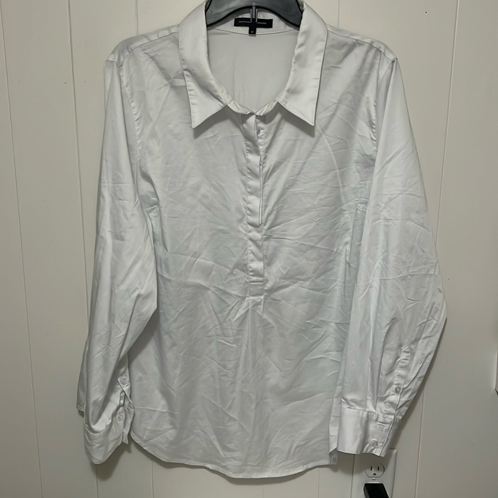 Universal Standard Quarter Button White Collared … - image 1